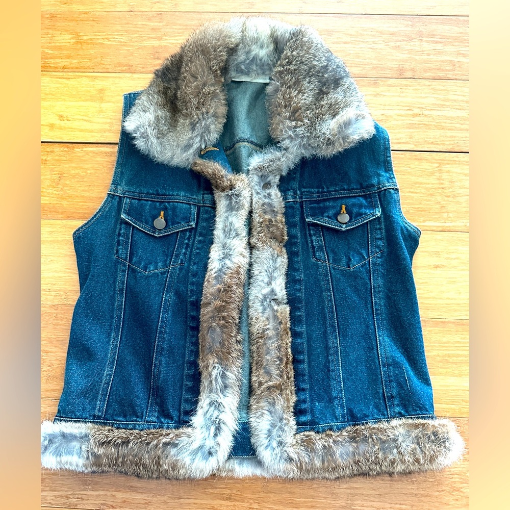 Ladies Jean and fur vest. Size large